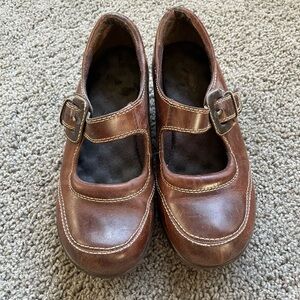 Brown Leather Mary Janes w/wooden heal Softwalk brand 6.5W